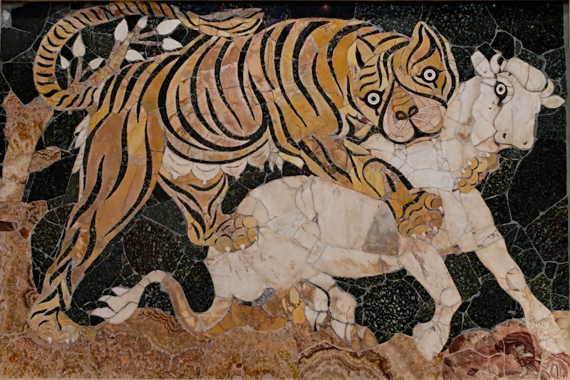 Tygr útočící na tele by Unknown Artist - 4. století n. l. - 184 cm x 124 cm 