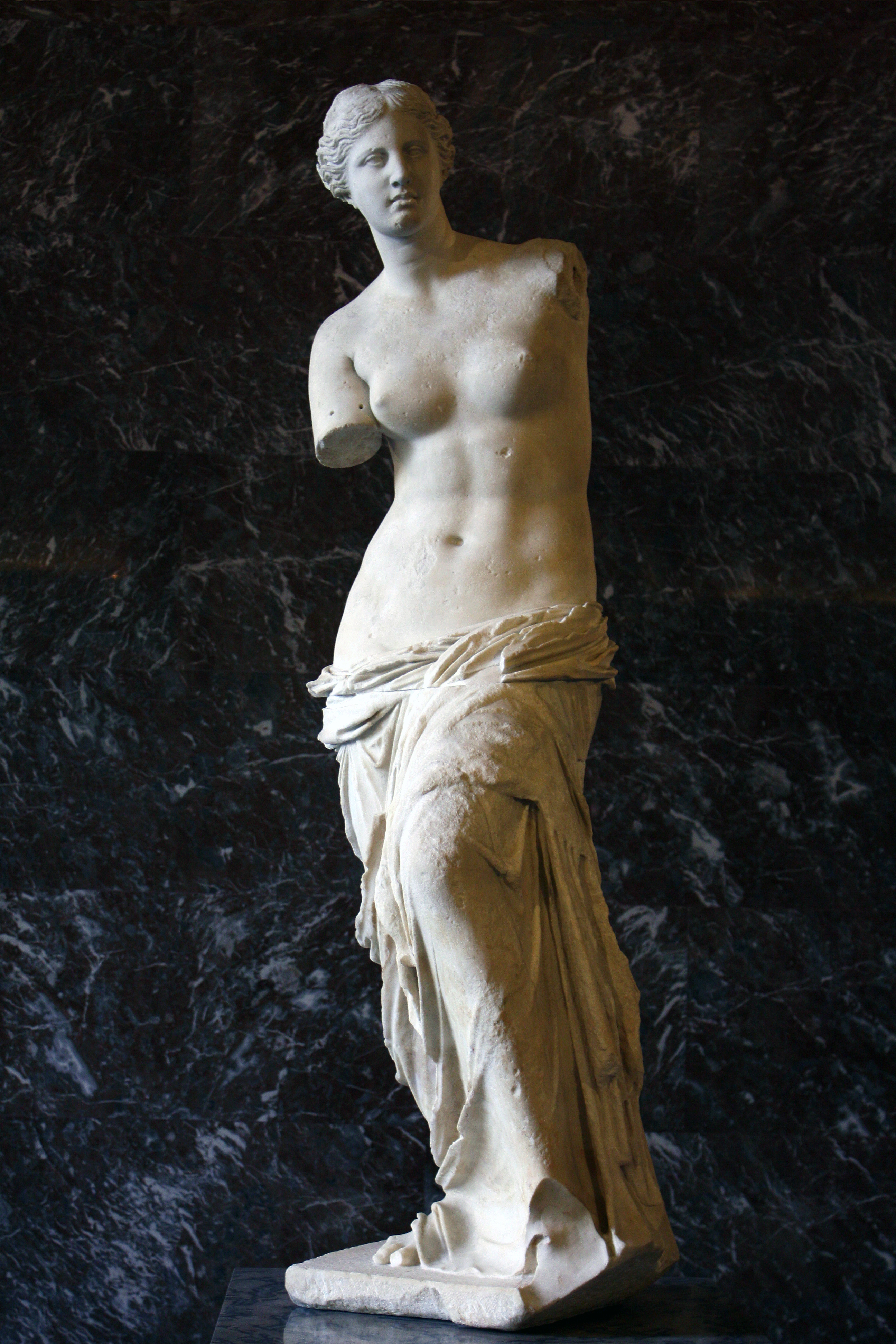 Vénus de Milo by Alexandros d' Antioch - Between 130 and 100 BCE Musée du Louvre