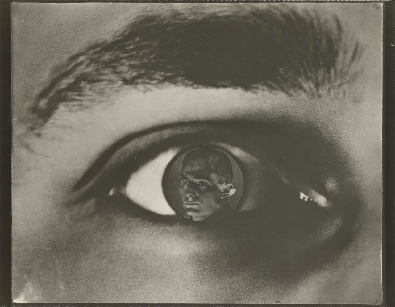 Dziga Vertov-Kino Auge by El Lissitzky - 1929 - 15.2 x 11.8 cm Museum of Fine Arts