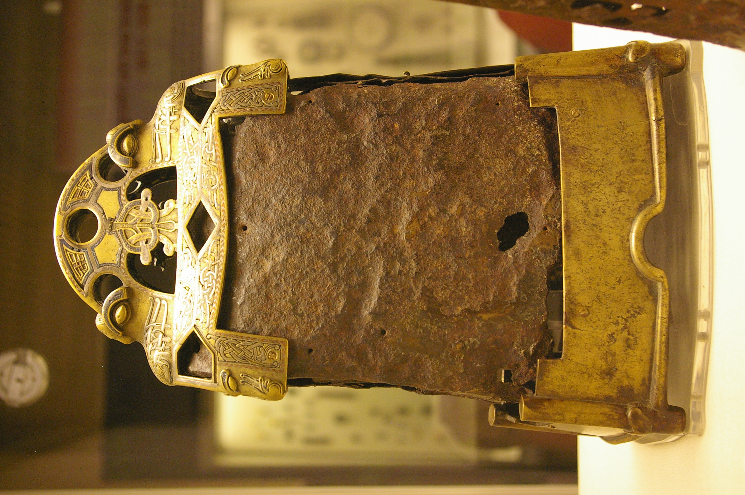 La campana de San Cuileáin by Artista anónimo  - siglo VIII-XI - 30 cm  x 24 cm British Museum