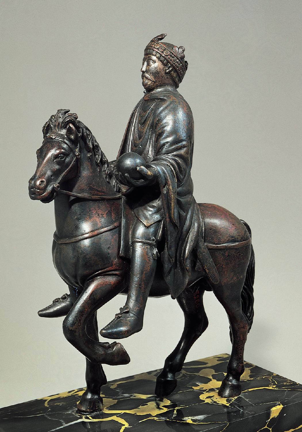 शारलेमेन या चार्ल्स द बाल्डो की घुड़सवारी प्रतिमा by Unknown Artist - ९ शतत - २५ cm 