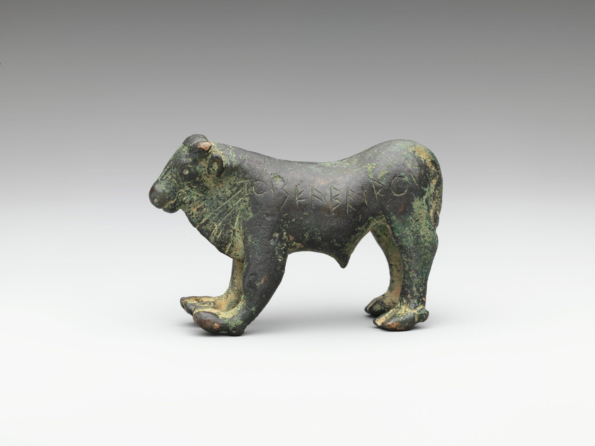 Bronzová soška býka by Unknown Artist - Počátek 5. století př. n. l. - 4 cm 