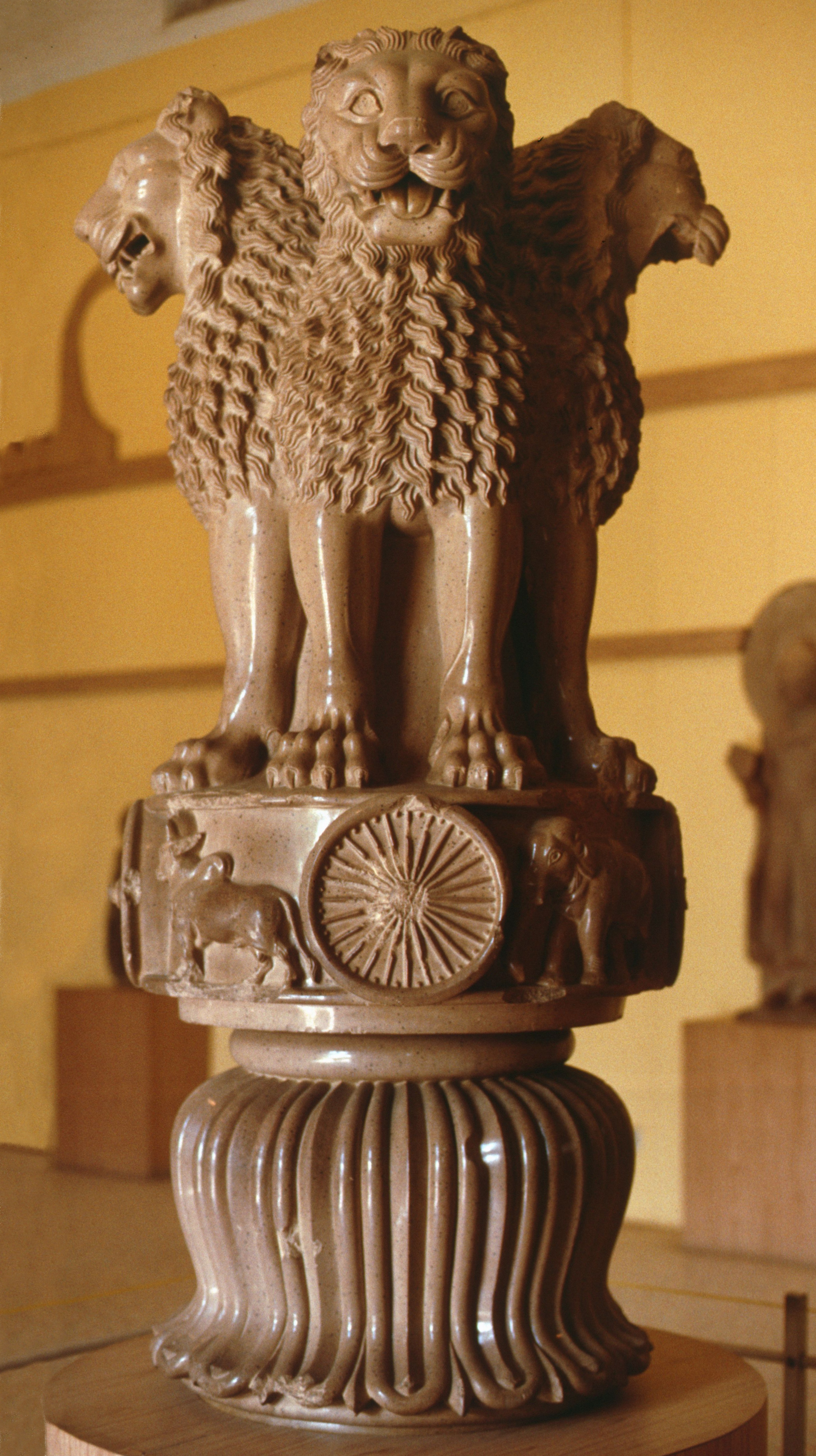 Chapiteau de lions d'Ashoka by Artiste Inconnu - v. 250 av. J.-C. - 210 x 283 cm 