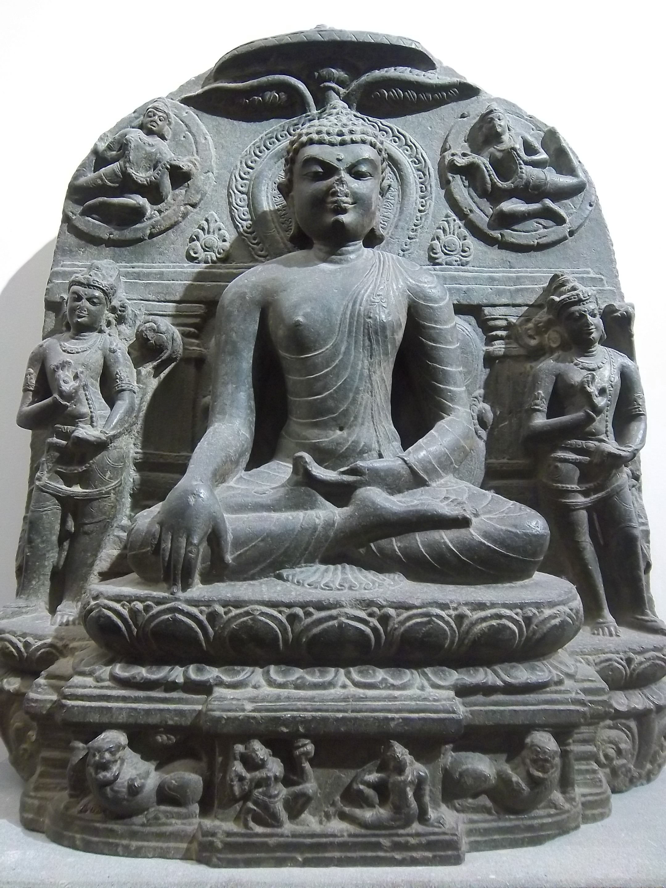 Bouddha Maravijaya by Unknown Artist - 10th century - 48cm Musée Guimet