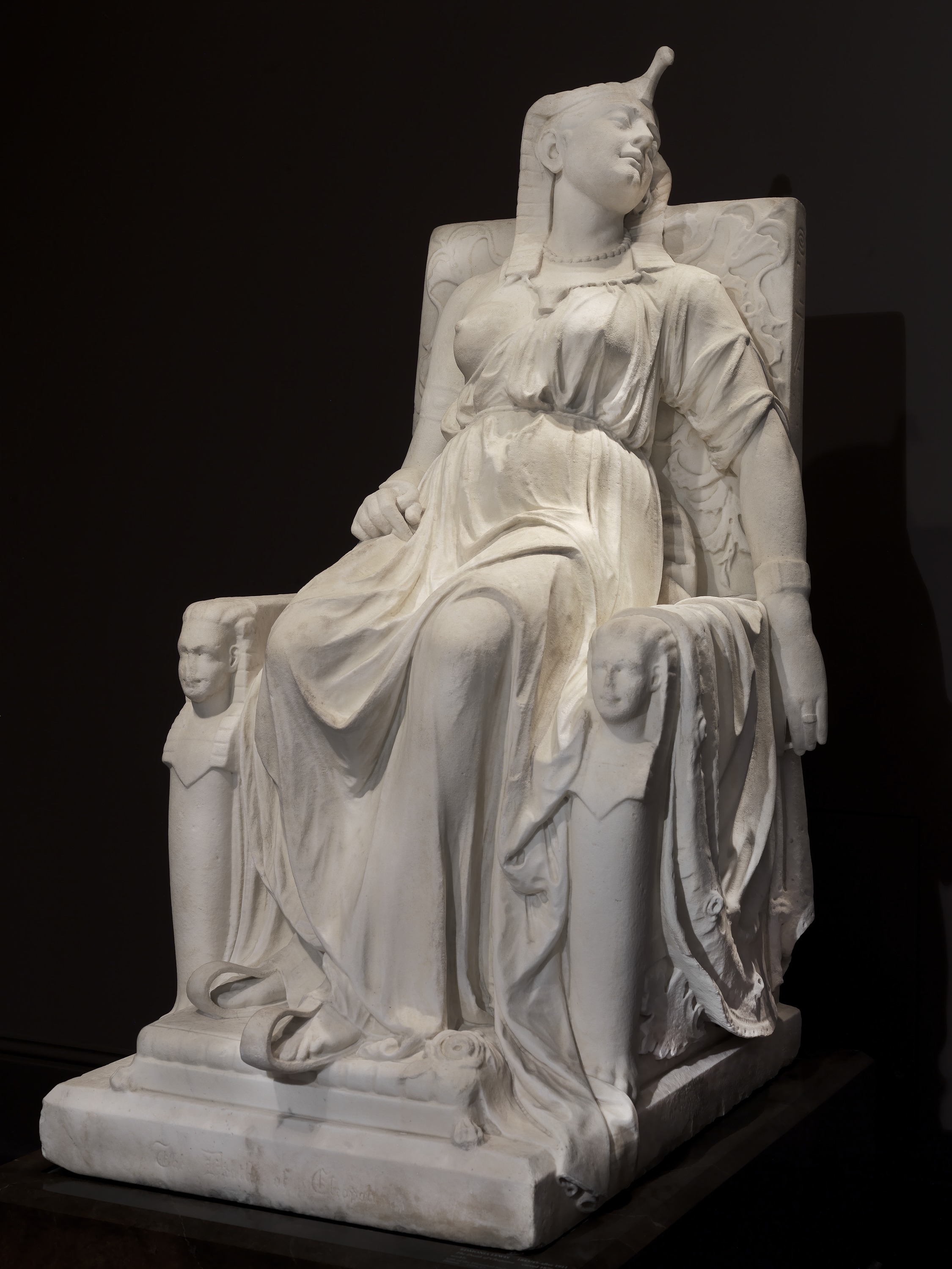 A Morte de Cleópatra by Edmonia Lewis - 1876 - 160.0 x 79.4 x 116.8 cm. 