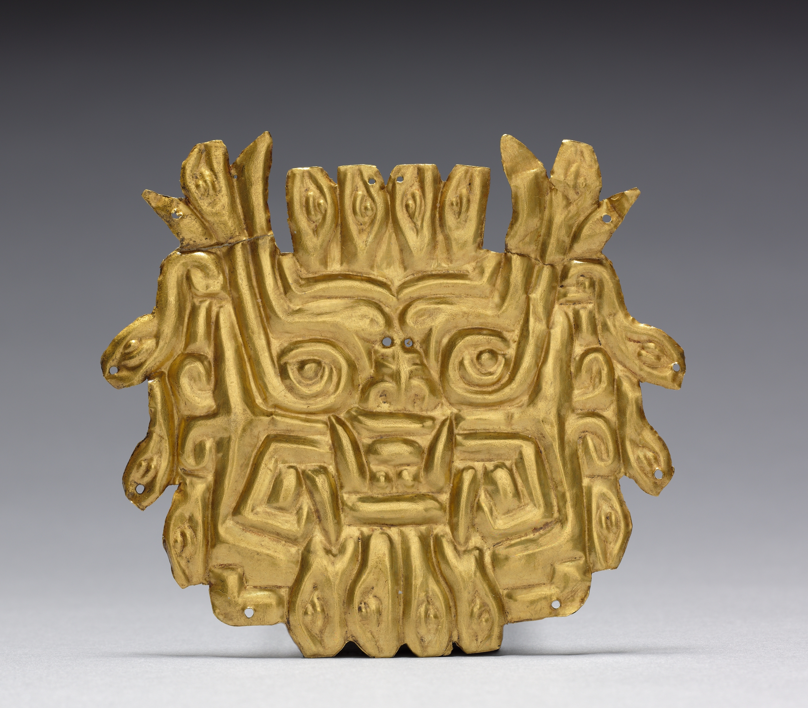 لوح ذهبي by غير معروف فنان - 500–200  قبل الميلاد - الأبعاد: 13.8 × 12.5 سم 