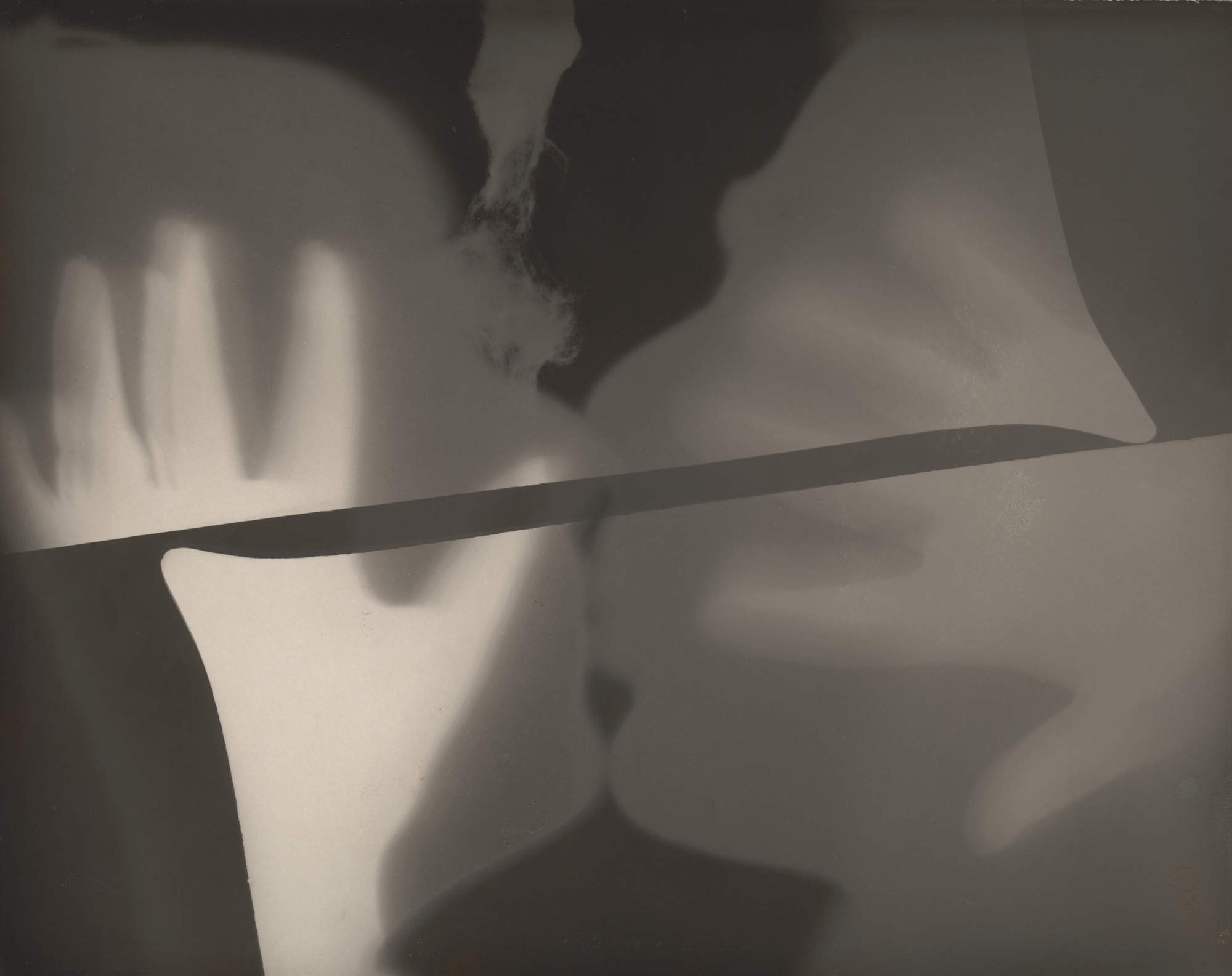 雷式物影摄影（吻） by 曼 雷 - 1922 - 23.9 x 29.9 cm 現代藝術博物館