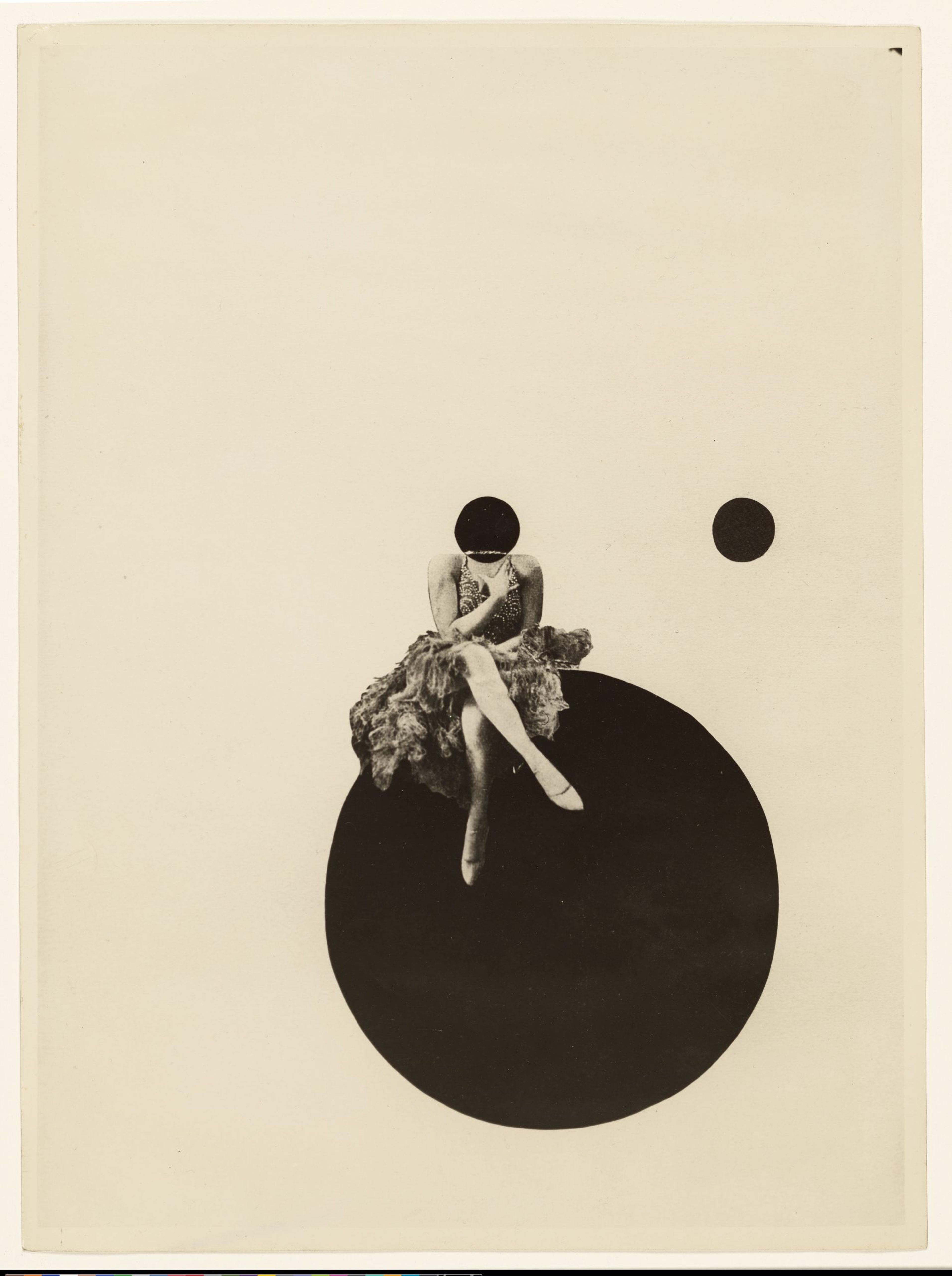 Olly ve Dolly Kız Kardeşler (orig. "Olly and Dolly Sisters") by László Moholy-Nagy - 1925 - 37.5 × 27.5 cm J. Paul Getty Müzesi
