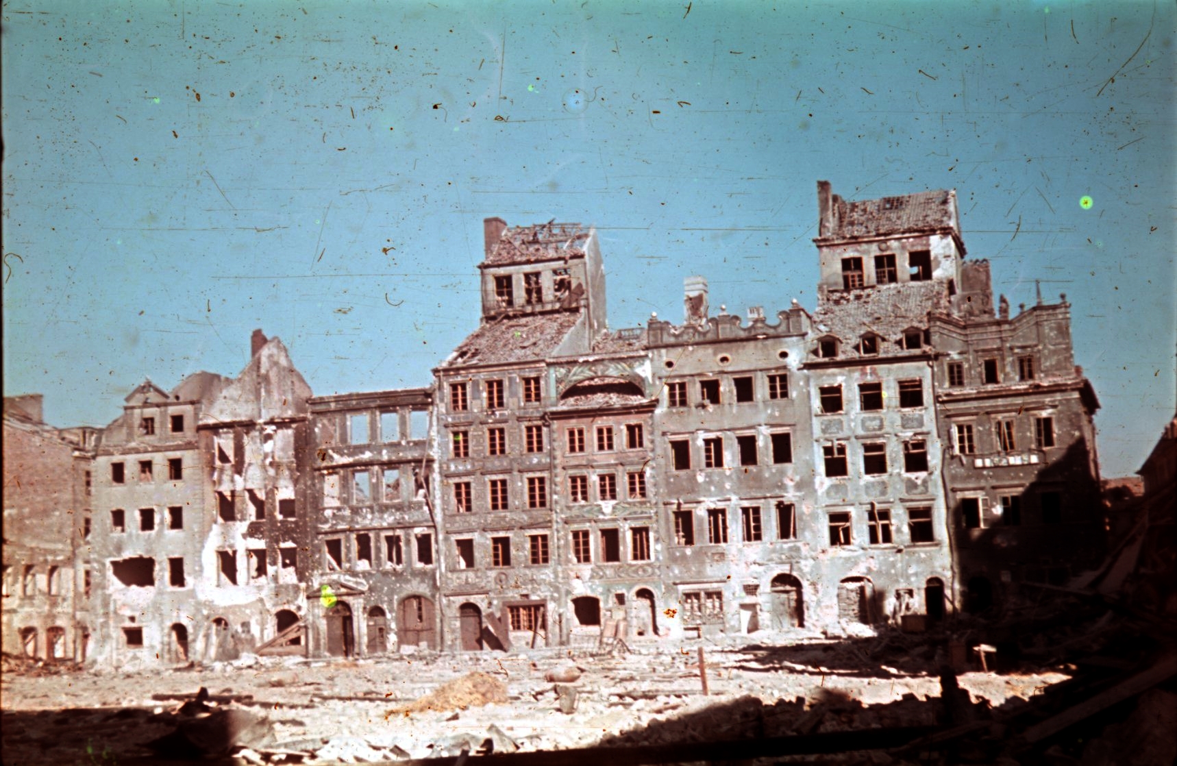 Marktplatz in der Altstadt by Ewa Faryaszewska - August 1944 Museum of Warsaw