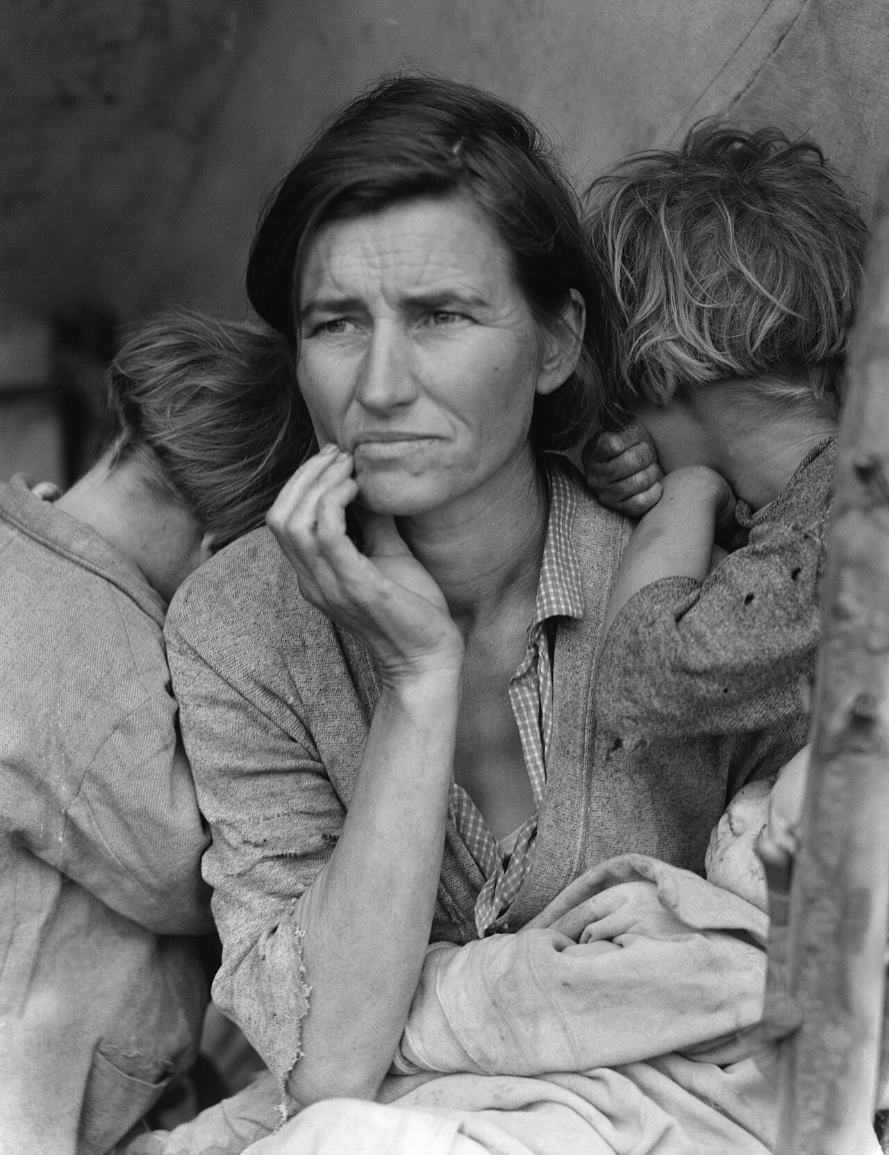 Mãe Migrante by Dorothea Lange - 1936 - 28,3 cm × 21,8 cm Museum of Modern Art