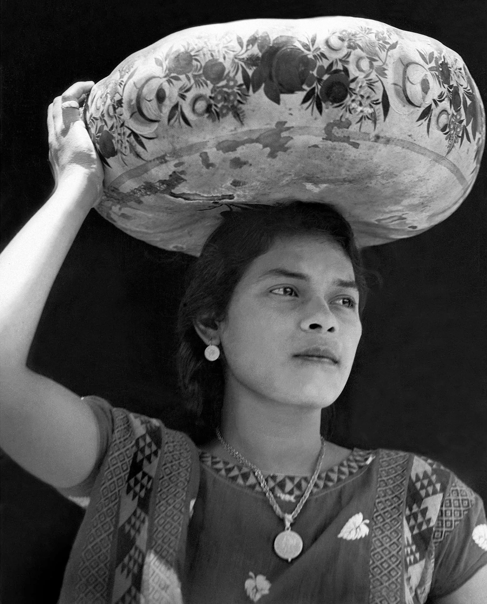 テワンテペクの女 by Tina Modotti - 1929年 - 21.3 x 18.7 cm 